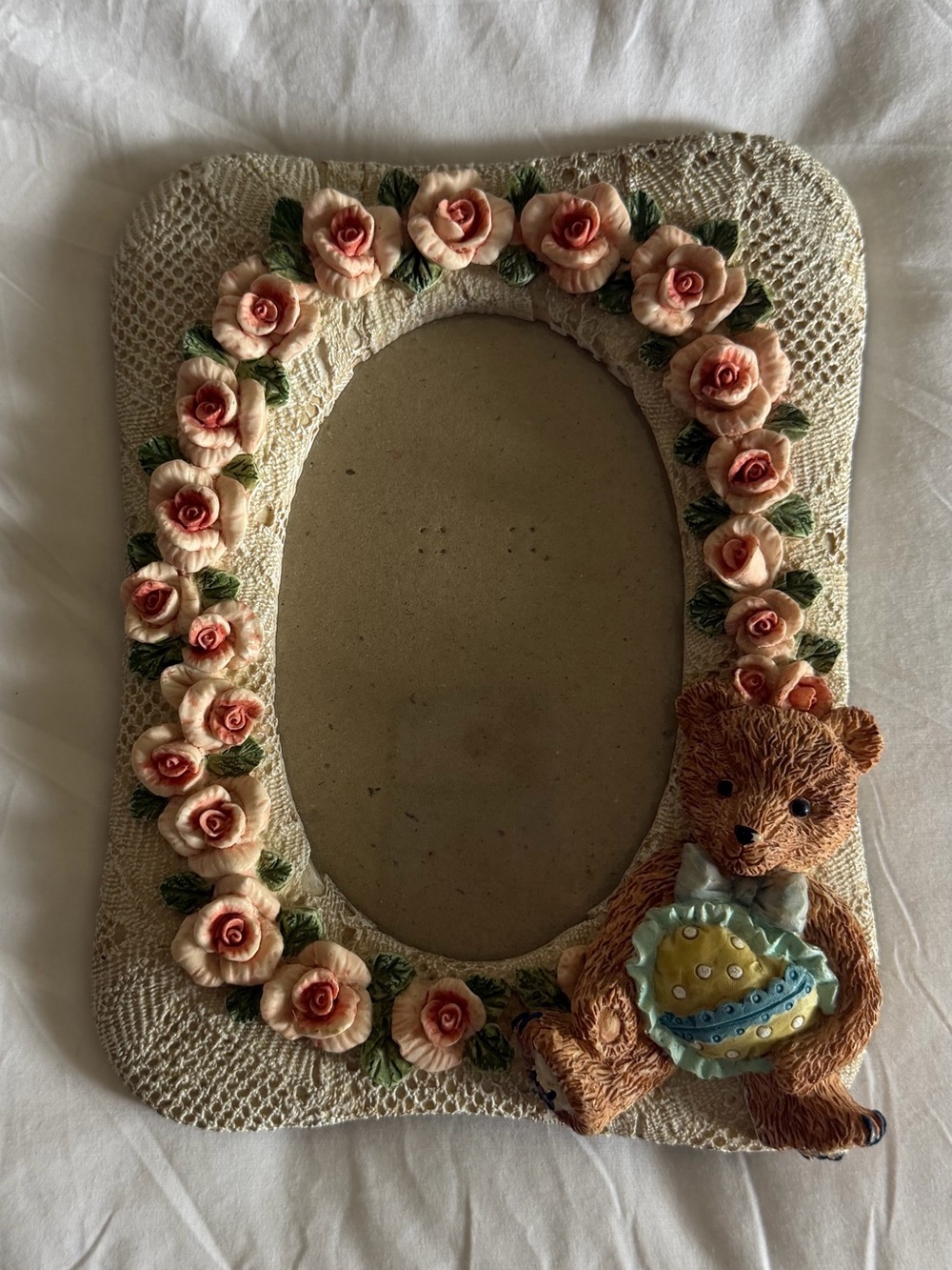 🧸Vintage 90s Ceramic 3D Lace & Rose Frame with Bear Accent ~ cream, pink 💝